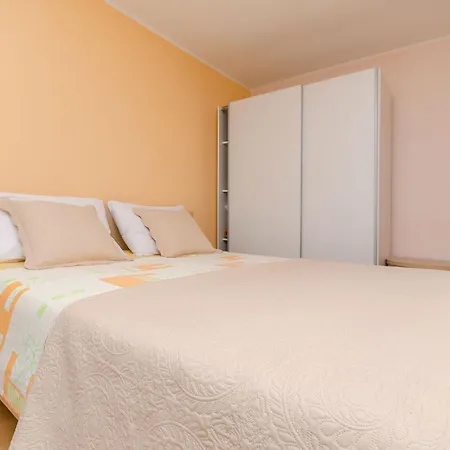 Apartment Edita *