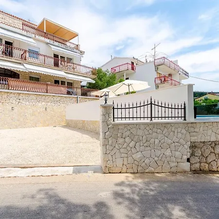 Edita * تروغير